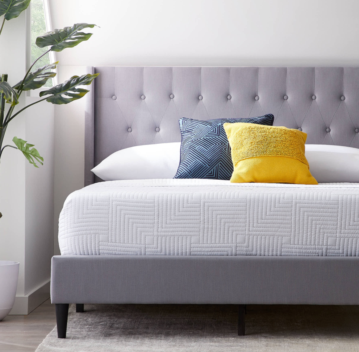 WEEKENDER™ WREN BLUE GRAY UPHOLSTERED BED